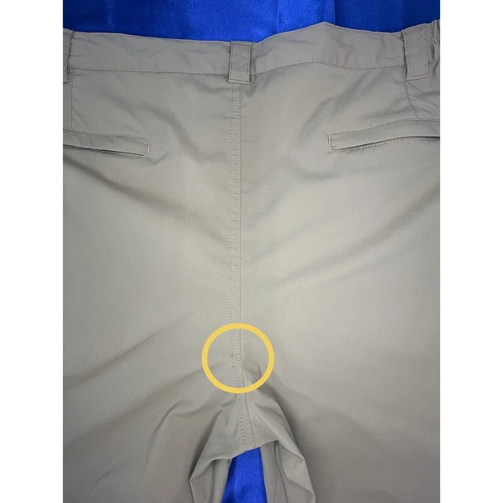L.L. Bean Men's Large Hiking Outdoor Lightweight Zip Shorts - Beige - 7